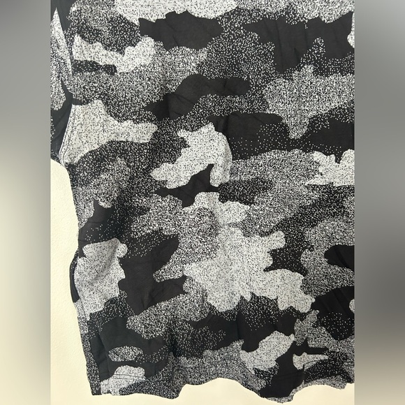 Lululemon CATES TRAINING TEE HERITAGE SPECKLE CAMO JACQUARD BLK SZ 10 - Picture 4 of 8